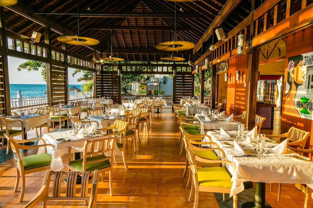 Grand Decameron Cornwall Beach, A Trademark All-Inclusive Resort