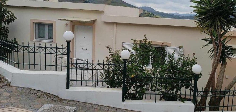 Melina Dream House Retreat at Akoumia