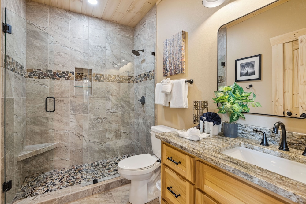 Robeson Hood Lodge 4 Bedroom Home