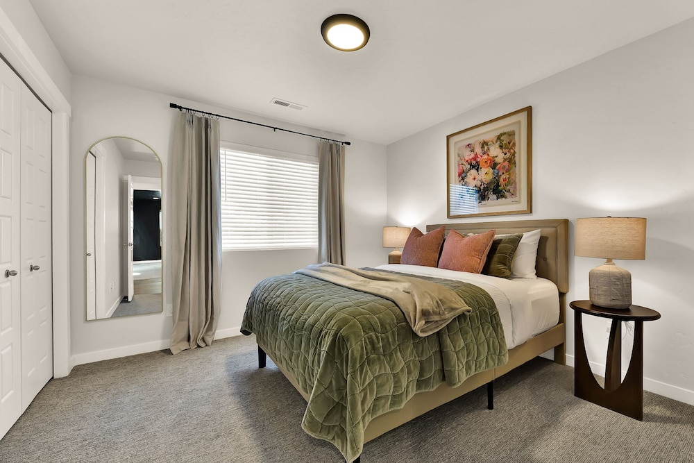 Spa Nights Game Room Fun Luxe 5BR Sleeps 17