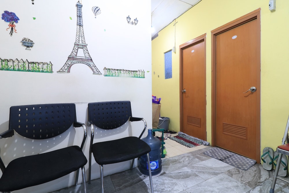 Eiffel Residence Batu Tulis 35A1 - Female Only view 3