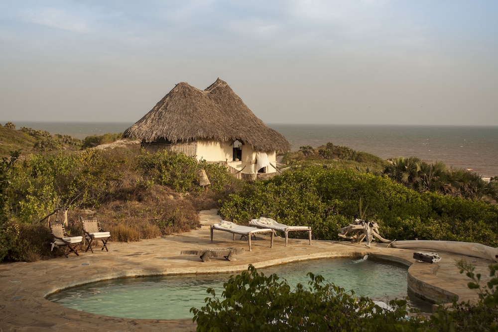 H12 Delta Dunes Lodge