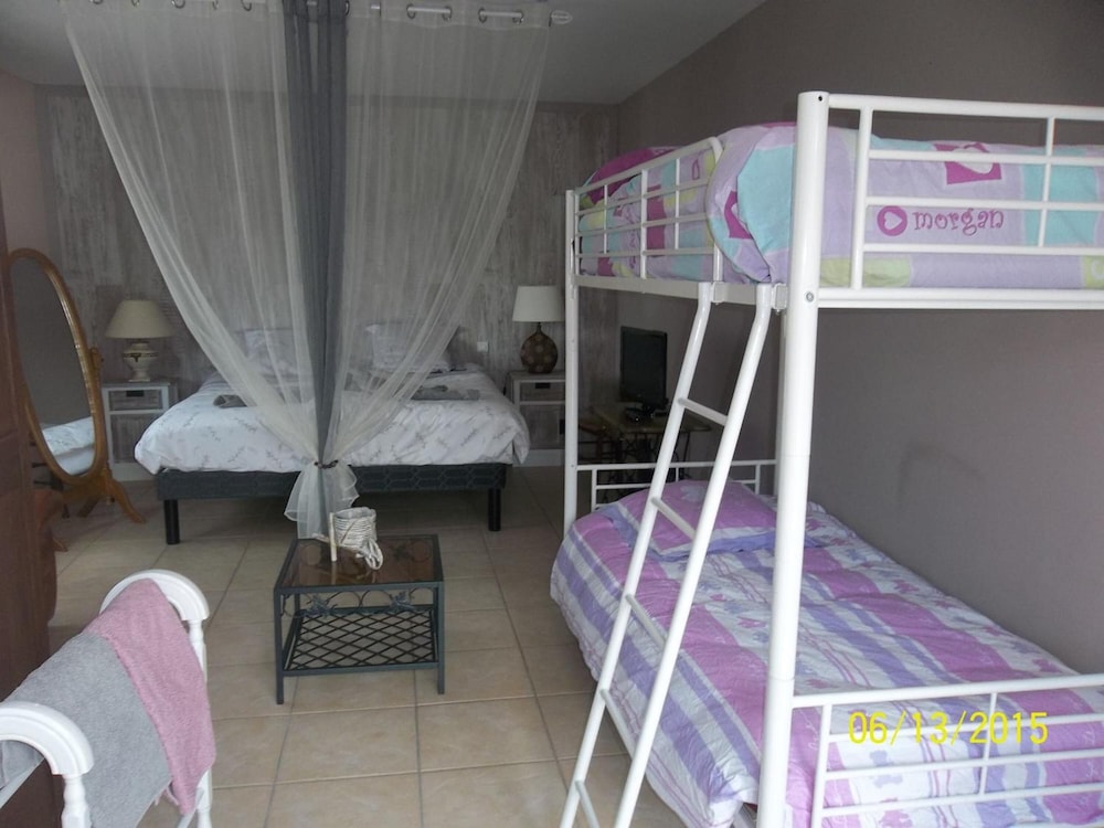 Alaguyauder La Chambre view 4