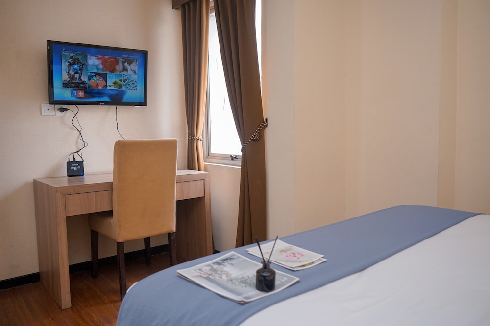Spacious and Elegant 3BR at Great Western Apartment