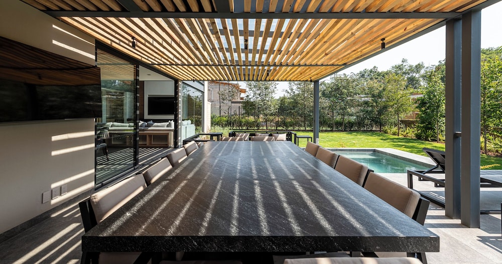 Casa Cundi-Contemporary Living in Nature