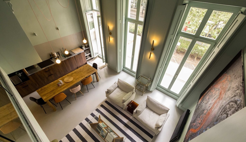 Beautiful Paddington Loft-style Apartment