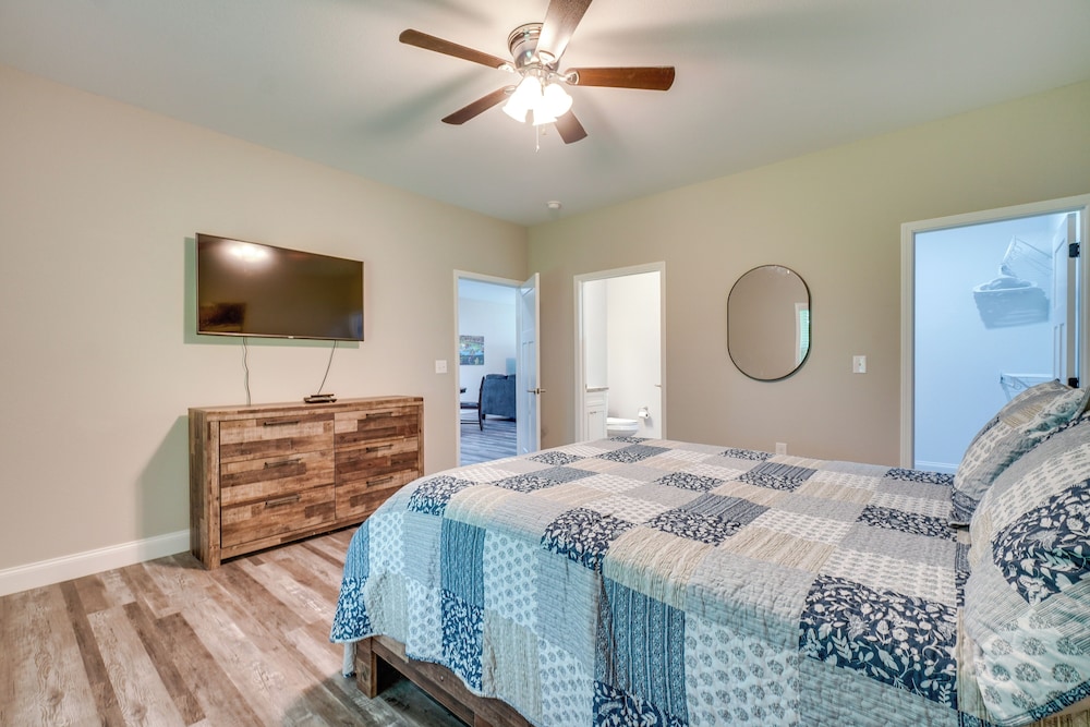 1 Mi to Dtwn Crossville: Spacious Home w/ Patio!