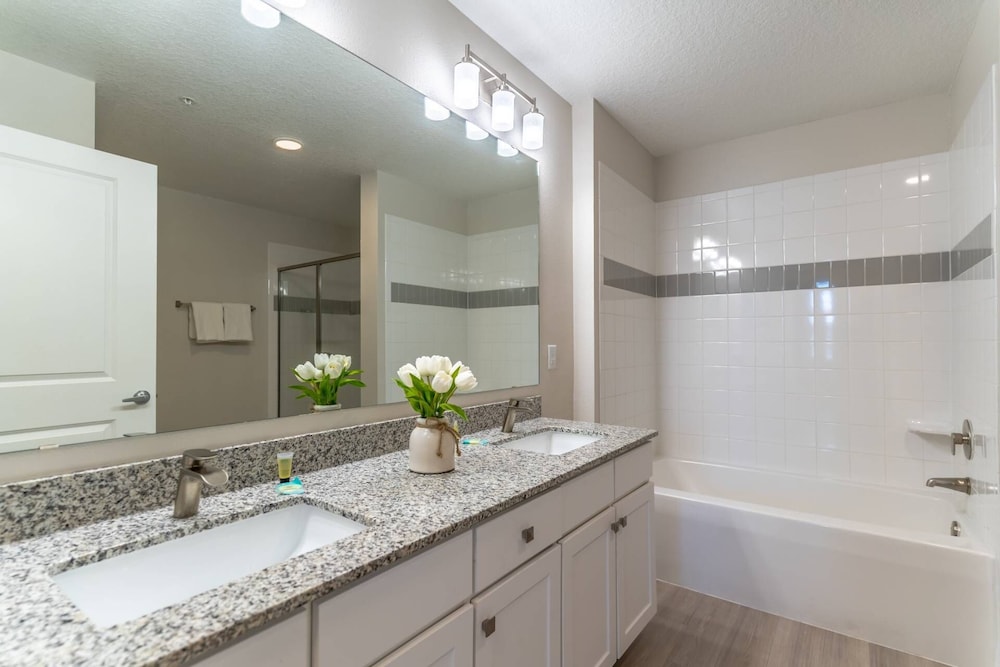 4012 Vista Cay