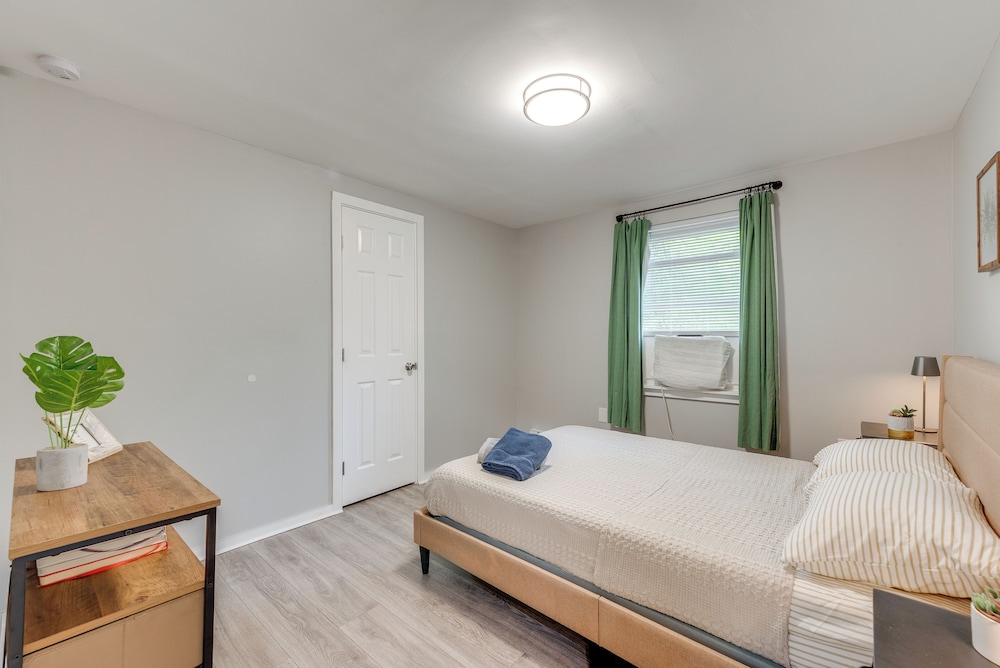 Game Room & Deck: Family Home in Tobyhanna!