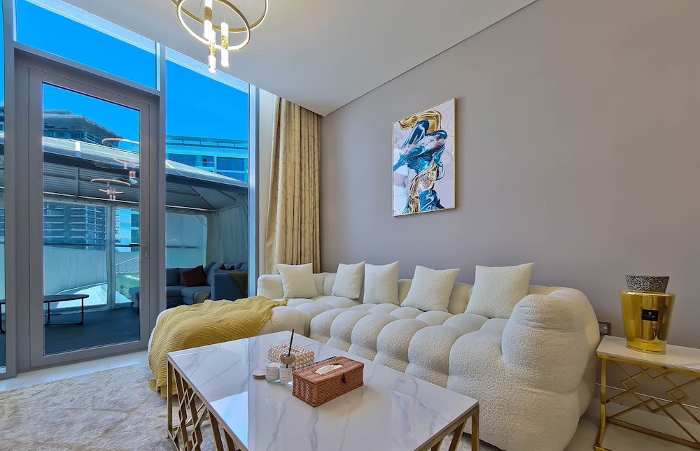 Stylish Waterfront 1 BR w pvt beach near Downtown