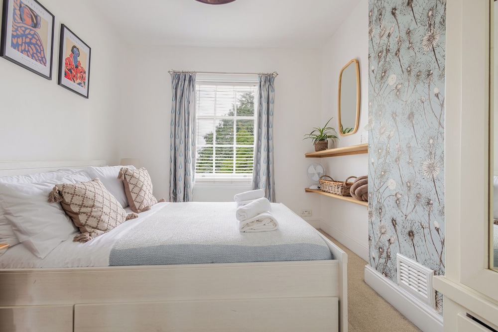 Elegant Townhouse&Basement in Leamington