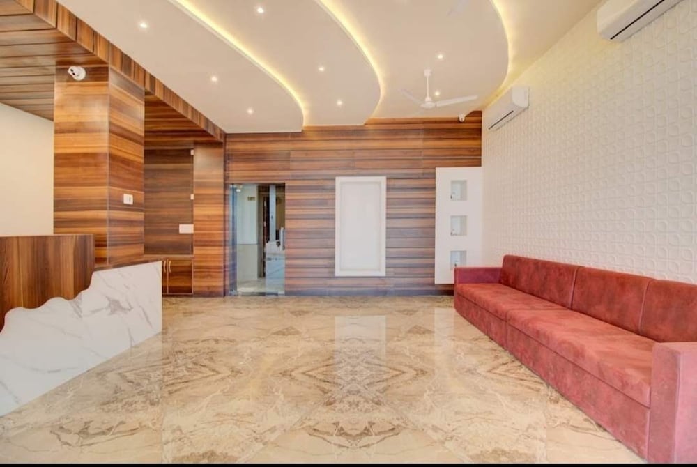 Lobby & Reception