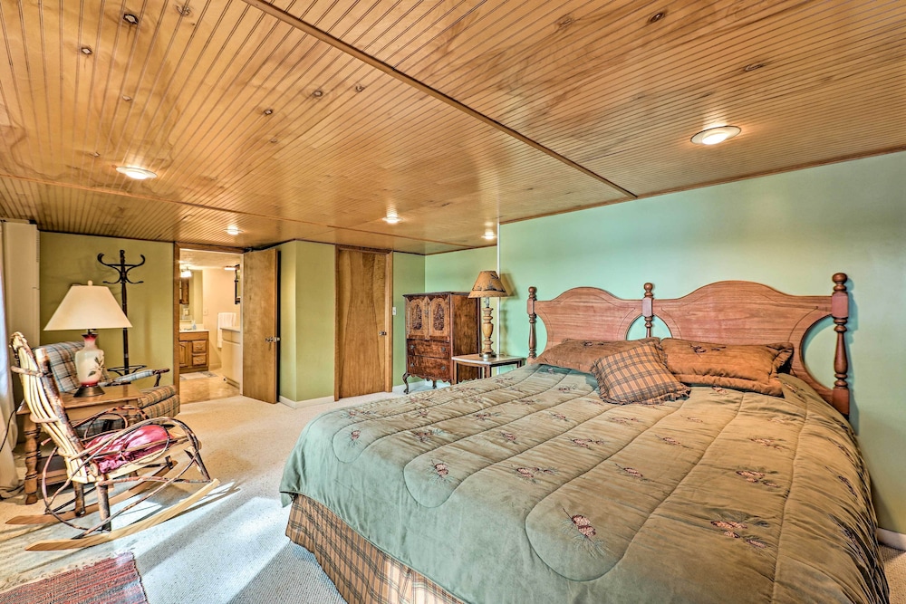Le Roy Lakefront Retreat w/ Dock Kayaks! - Property Image 23
