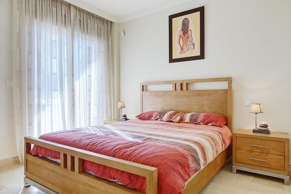 Spacious Stunning Views 2-bed Apartment, Estepona