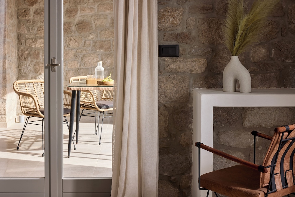 Kedros Milos Suites photo 4