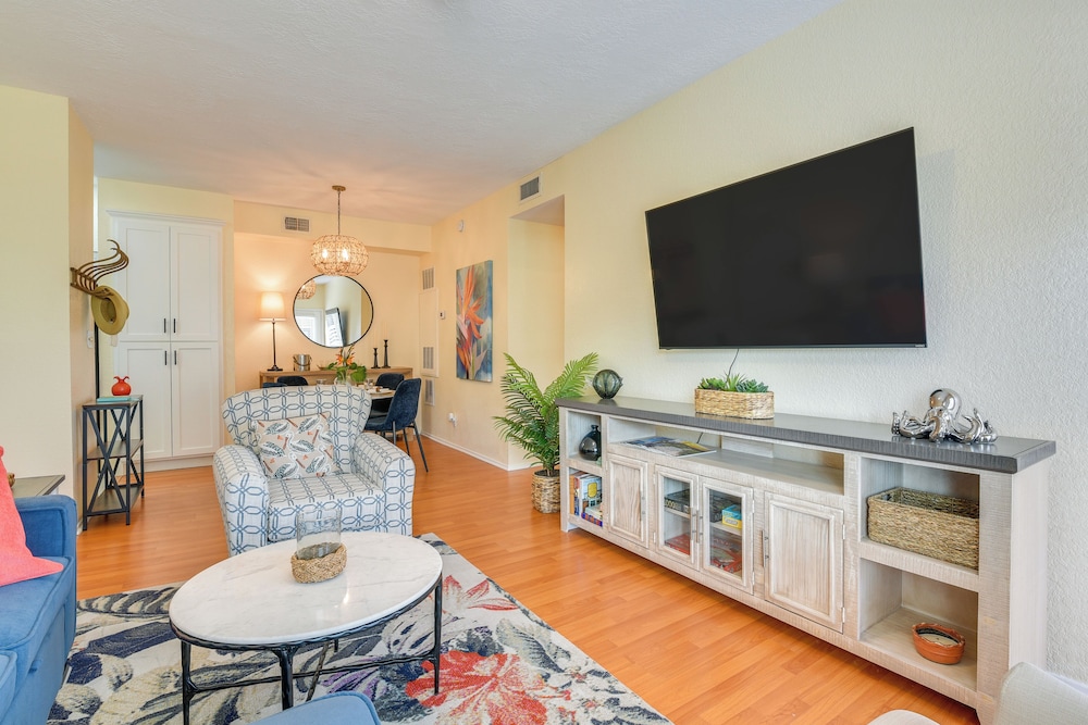 Great Location! Quiet Galveston Gem 1 Mi to Shore