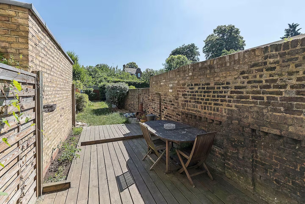 JOIVY Charming 1-Bedroom Flat with Patio
