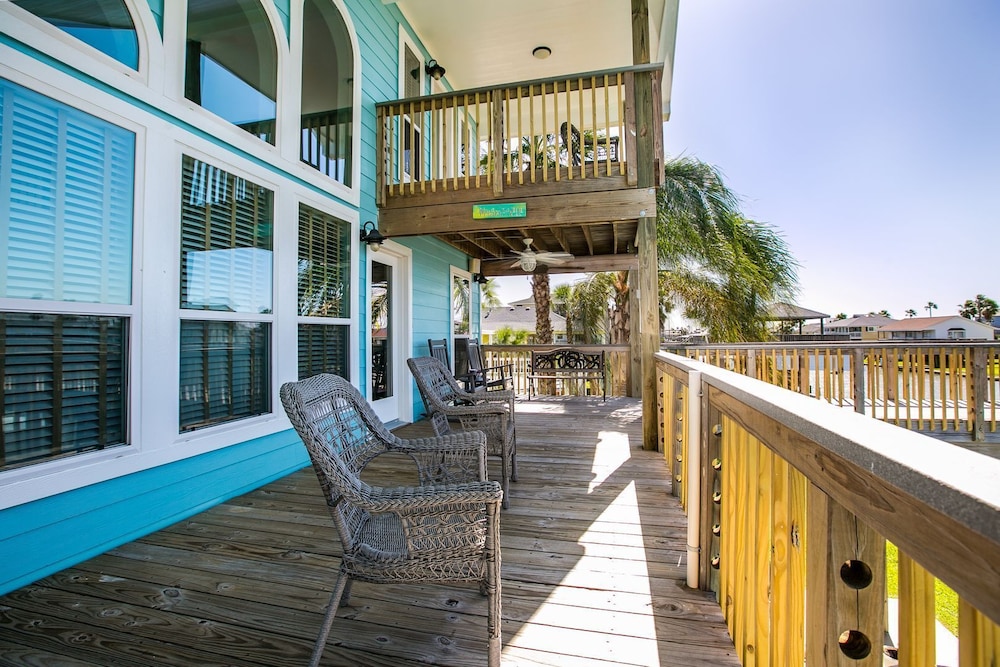Margaritaville on the Bay by Ryson Vacation Rentals