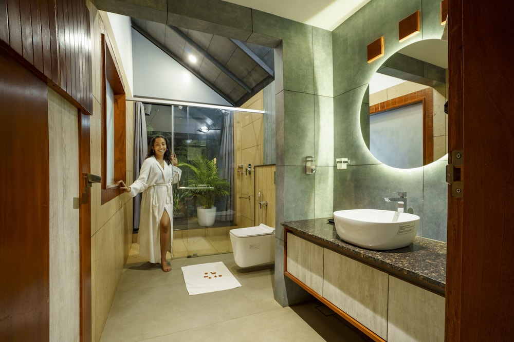 Crystal Kuruva Nature Resort & Spa