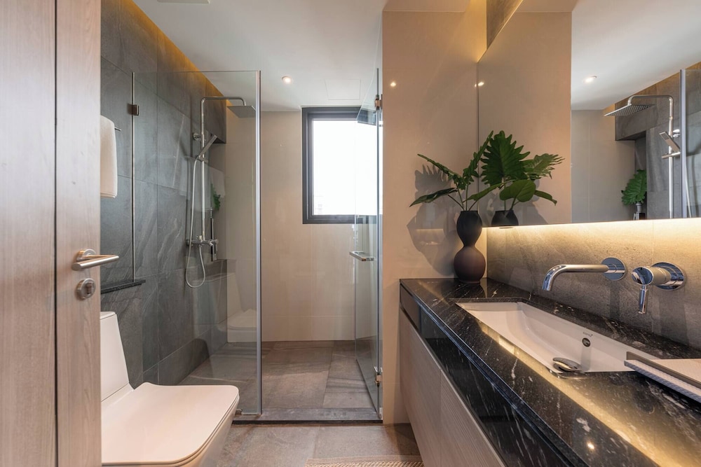 2 Bed Room Sea View High Floor Luxury Accomodation