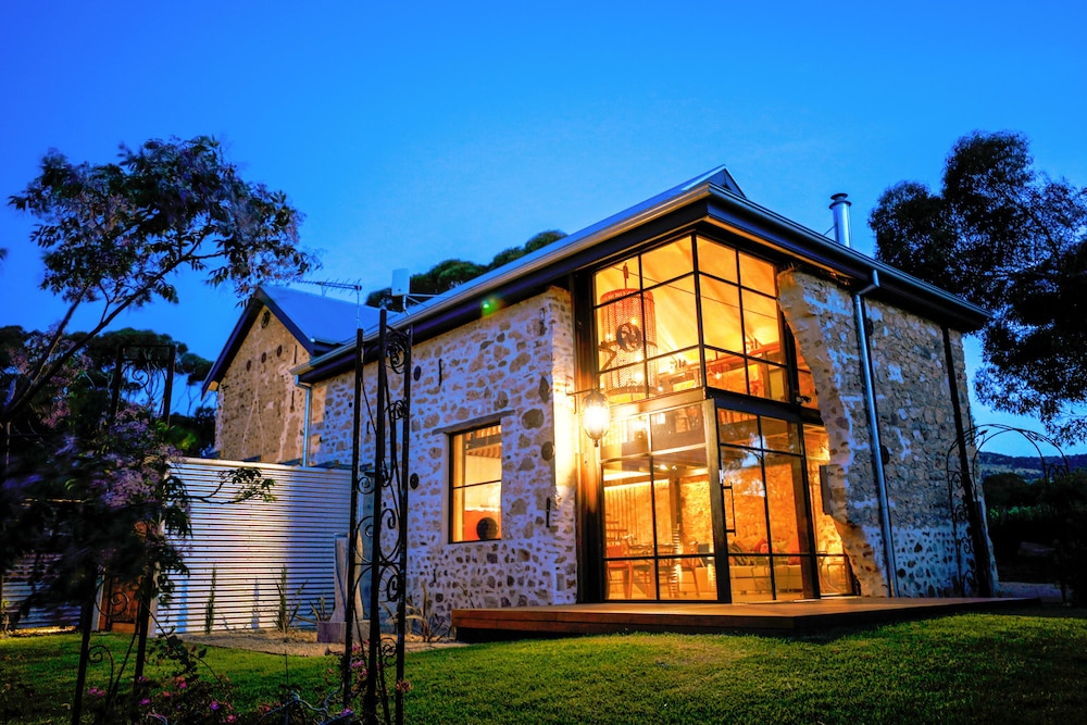 Old Chaff Mill Retreat - - luxury vineyard accommodation