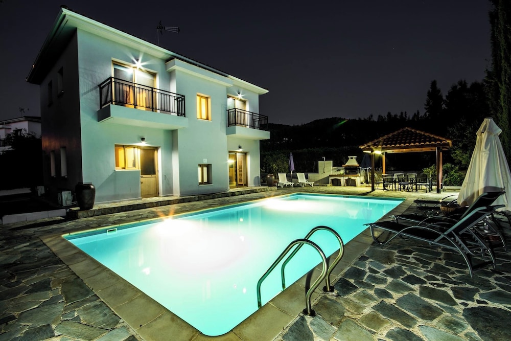 Spacious Luxury Private Sea View Villa
