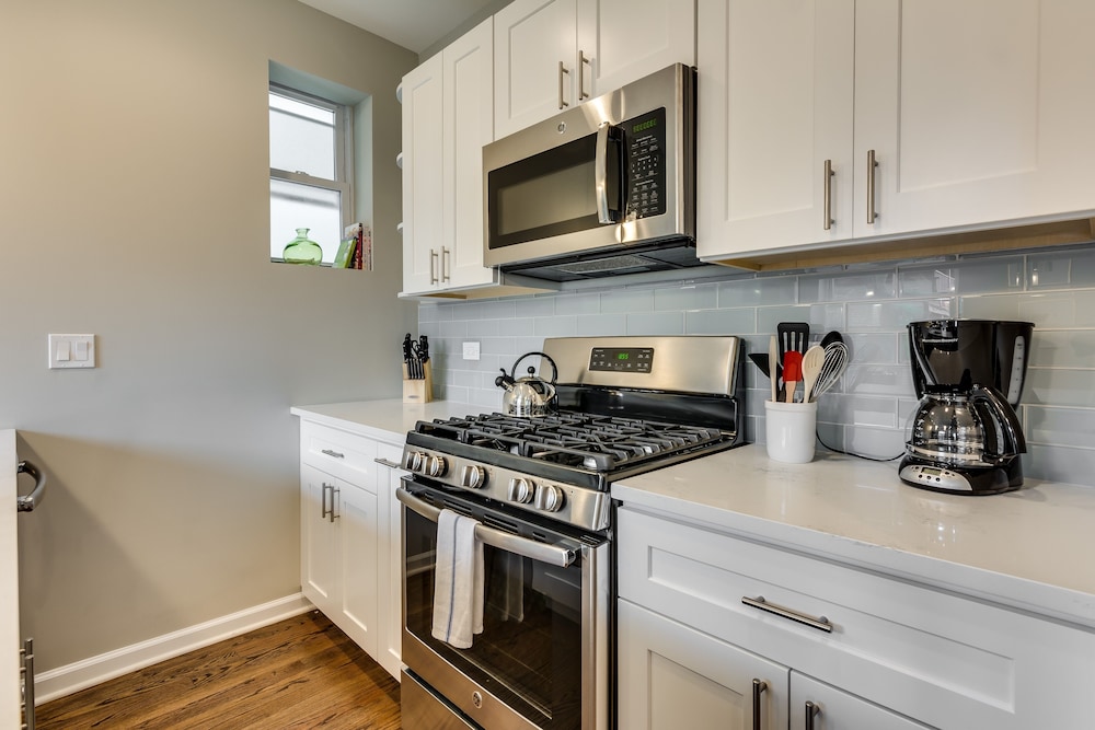 Chicago Vacations - Vibrant Stylish 4 Bed Condo near Humboldt Park by AllSet Turnover - Property Image 13