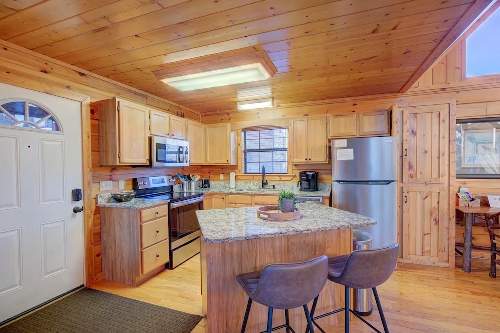 All Ya Need 4 Bedroom Cabin