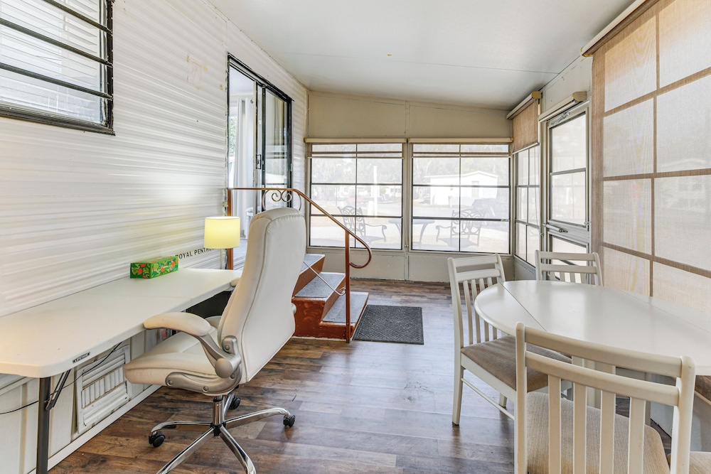 Resort Amenities, 7 Mi to Dtwn: Sarasota Home!