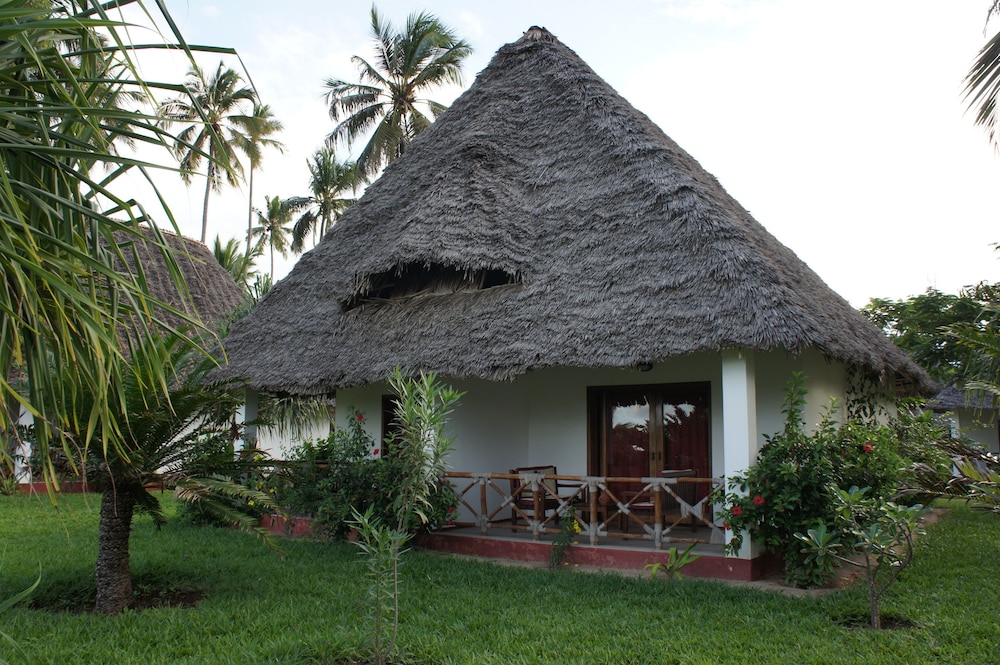 Uroa Bay Beach Resort