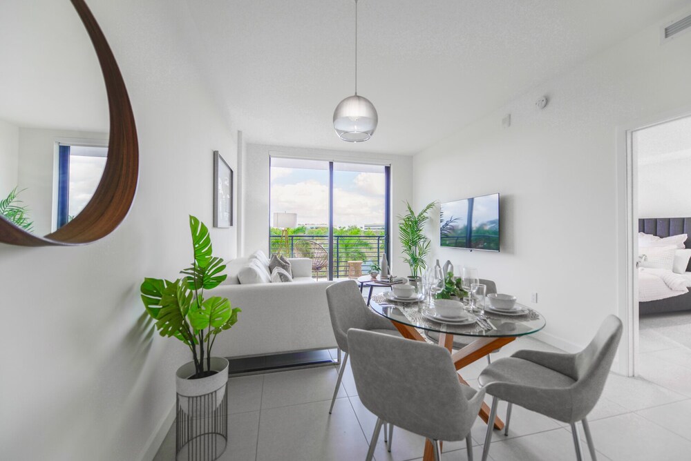Cozy apt from Downtown Doral Park