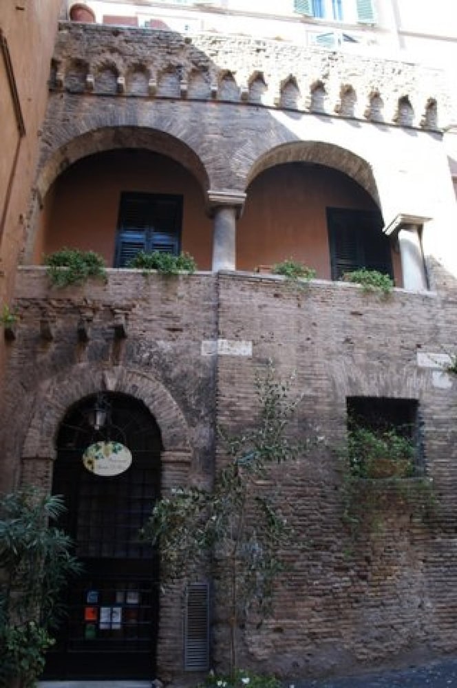 Rome With a Garden Delightful 1 Bedroom Apartment With Private Garden in Historic Trastevere