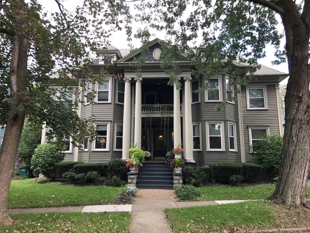 Huntington Manor