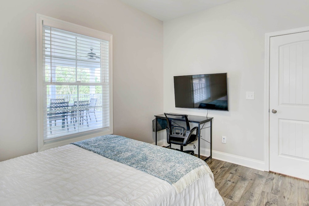 Spacious Augusta Vacation Home w/ Deck view 4