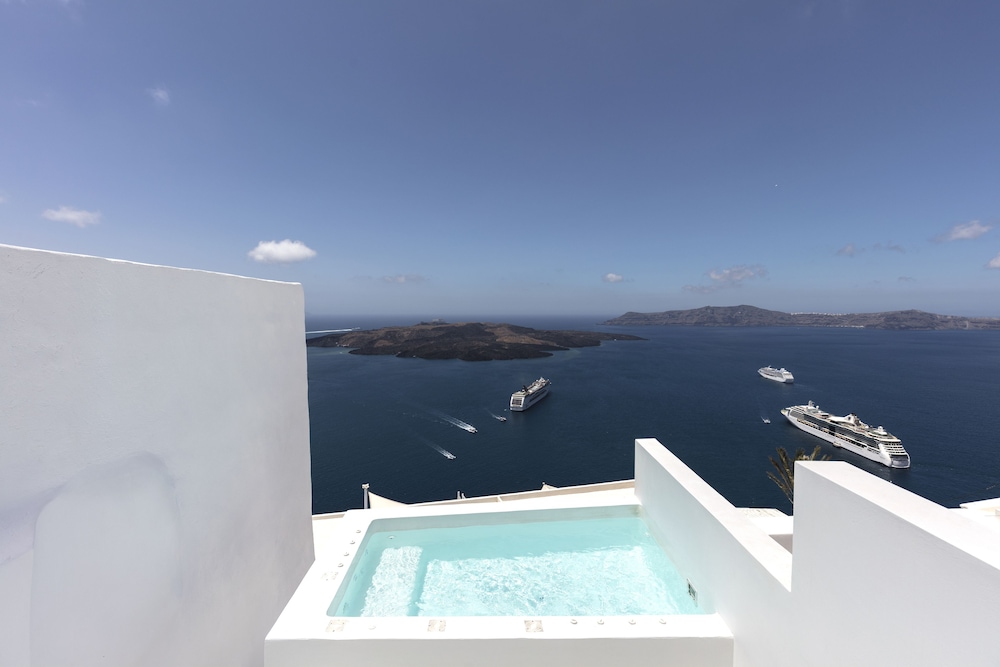 Aesthesis Boutique Villas Fira view 5