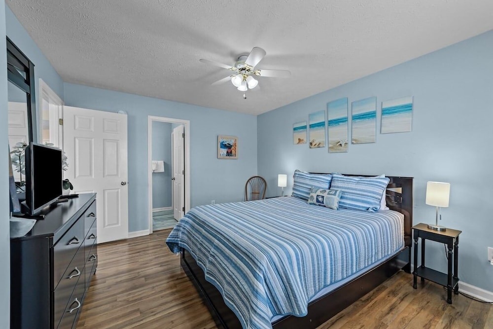 Waterway Village 3i 2 Bedroom Condo