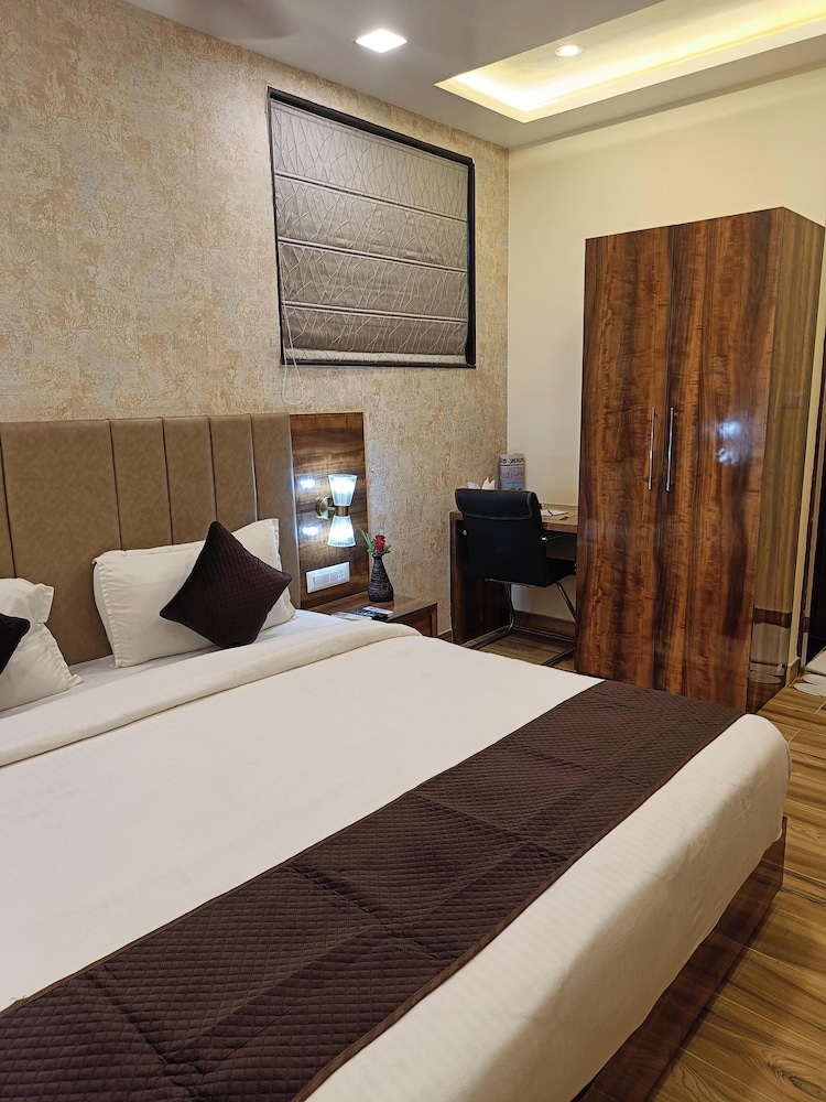 THE KASHI RESIDENCY
