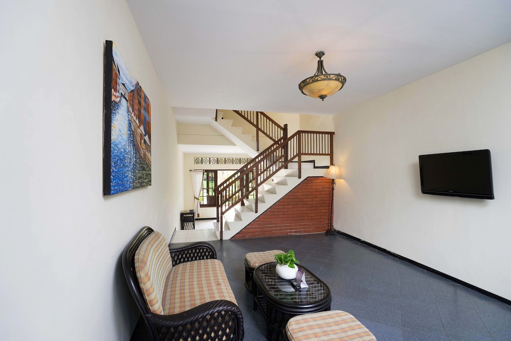 Royal Hotel and Villa Batu