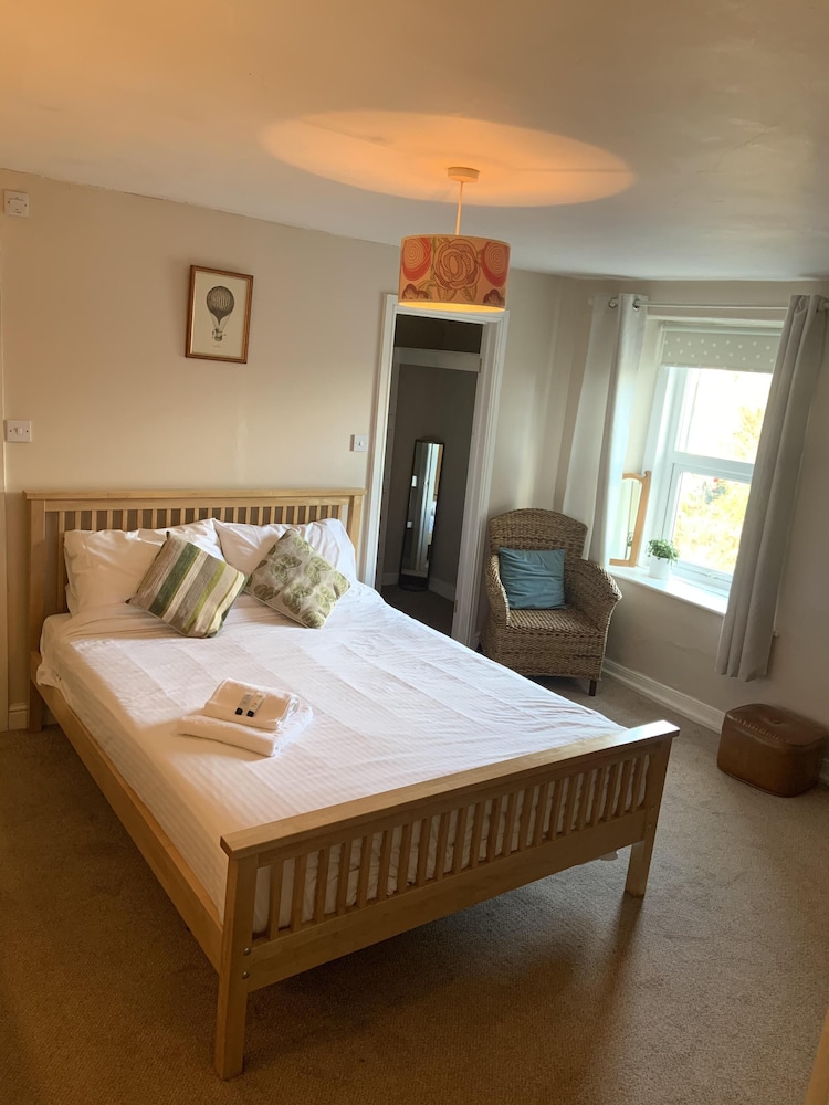 The Halfway House Pub and Kitchen view 3