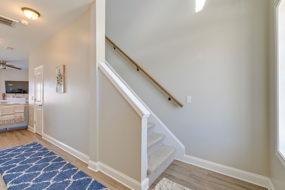 6 Mi to PNC Music Pavilion: Concord Townhome