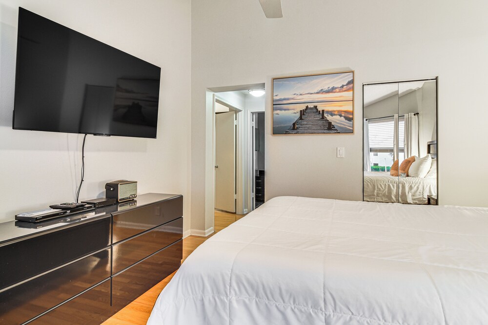 Resort Perks: Condo w/ Private Balcony in St Pete!