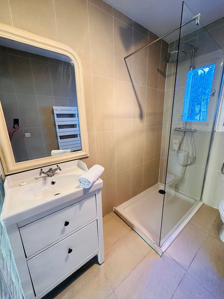 A Lovely Split Level Townhouse in the Heart of Cannes Next to the Marche Forville and the Palais - 1749