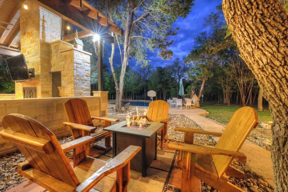 Terracotta Retreat/ Sleeps 30!