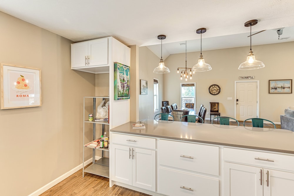 Walk to Academy: Lake Max Family Penthouse