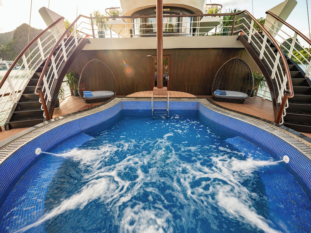Rosa Boutique Cruise