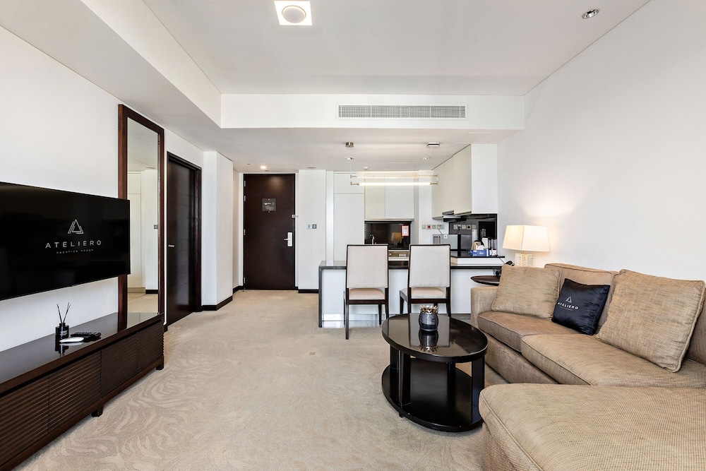 Marriott 1BR Apartment with Marina View