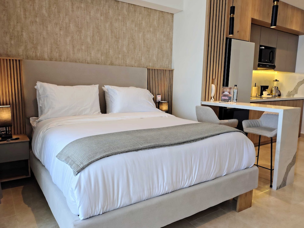 w Luxurious Loft w Balcony in Crespo