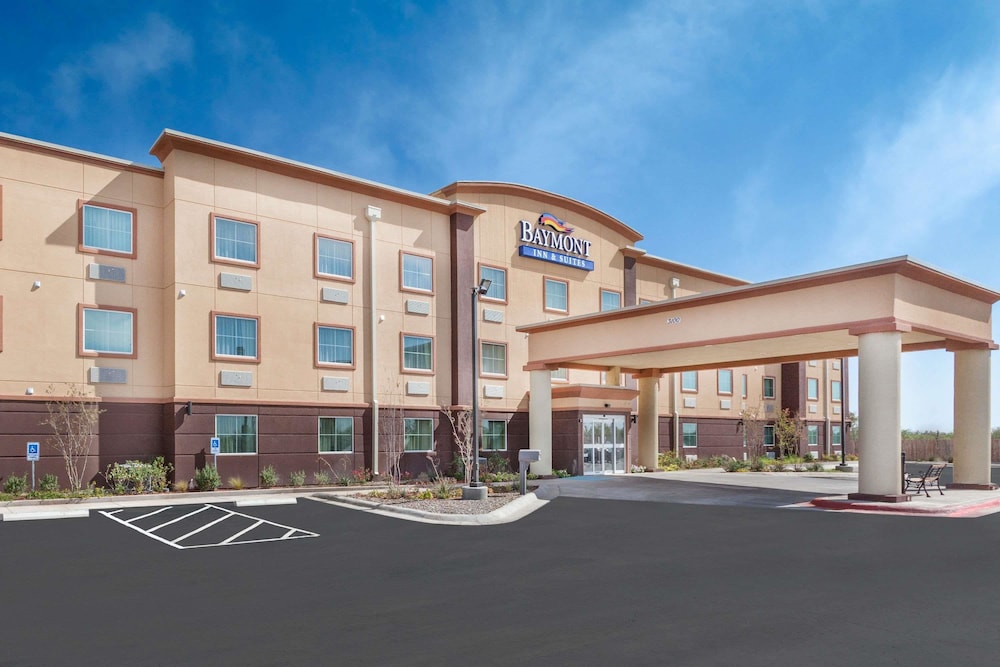 Hotel Baymont by Wyndham Midland Center