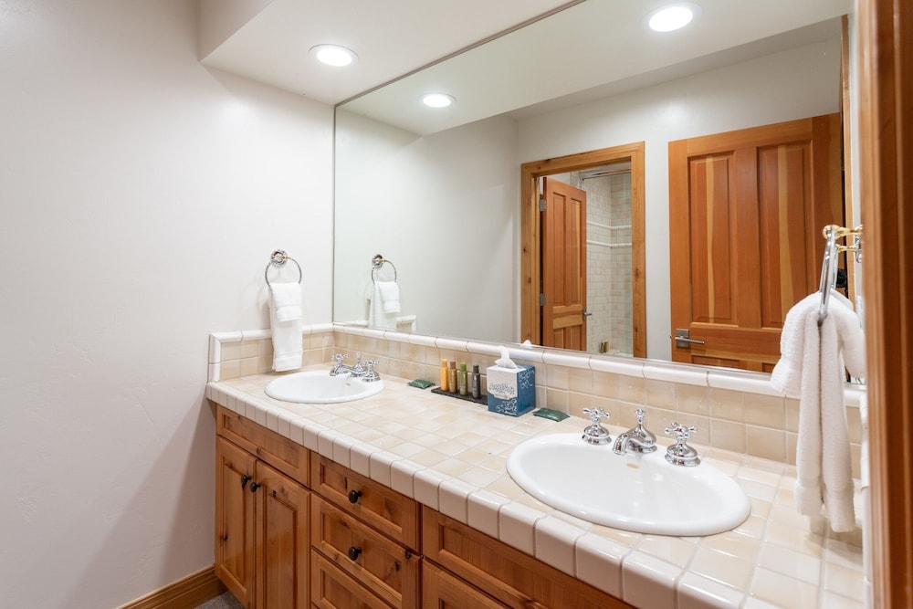 Trail's End Lodge at Deer Valley Resort - Four Bedroom Residence with Space #504 4 Condo