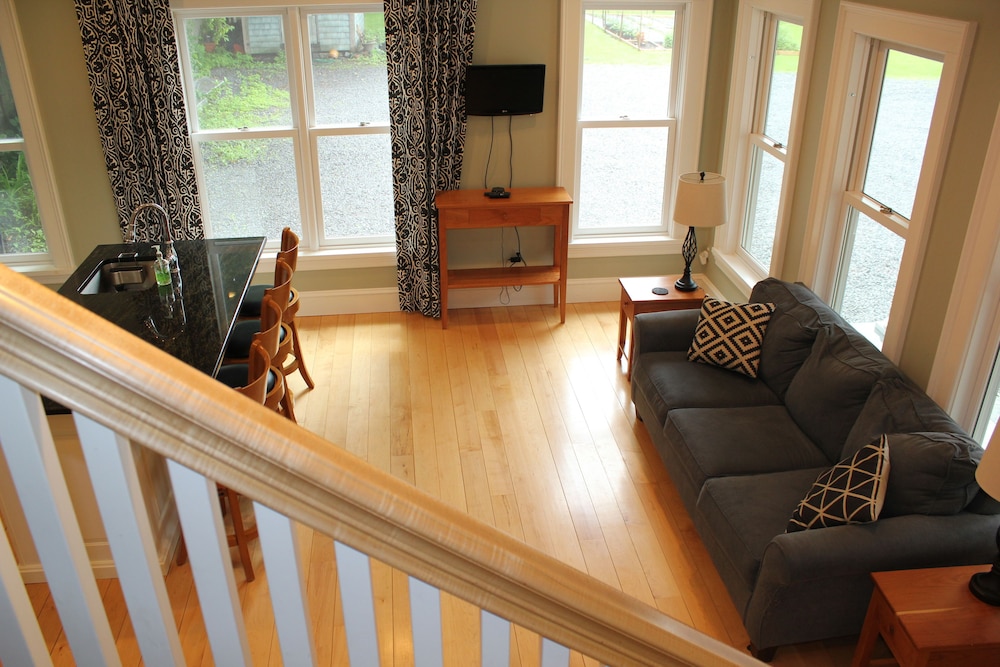 24 East Main Street B&B